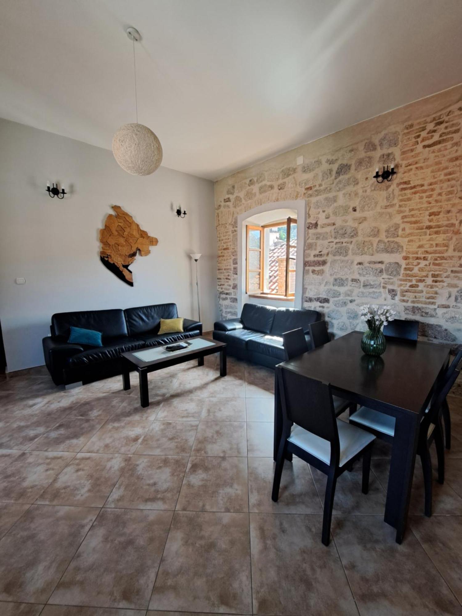 Cozy 2 Bedroom Apartment In Antique Bizanti Palace كوتور الغرفة الصورة